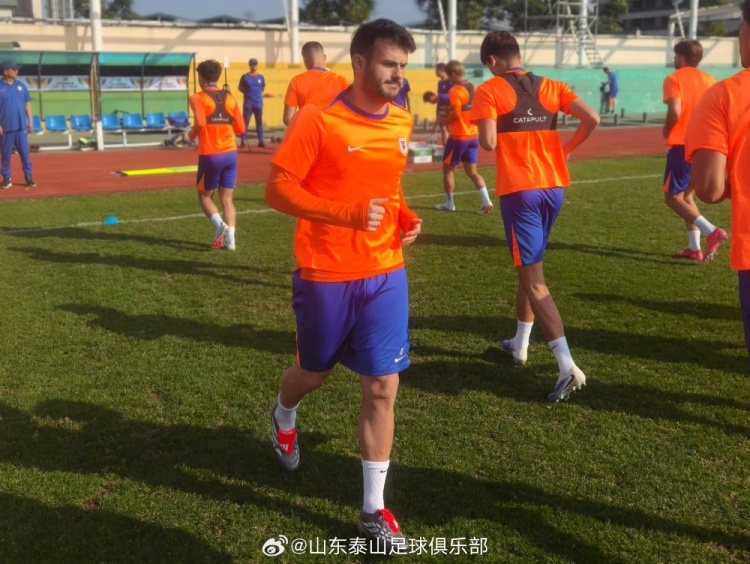 天天盈球-今天上午，外援瓦科回归山东泰山海口冬训阵容